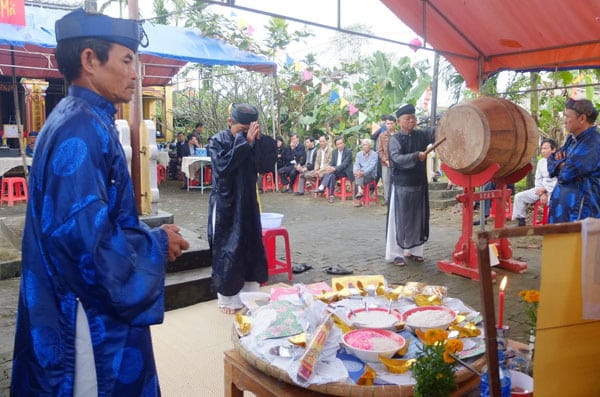 Bài văn khấn cúng ngoài sân đúng chuẩn