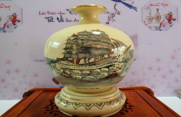 Bình gốm trong phòng ngủ không nên đặt ở vị trí lộ liễu