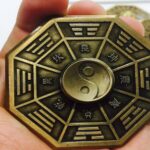 Cách hóa giải gương bát quái nhà đối diện chiếu vào nhà